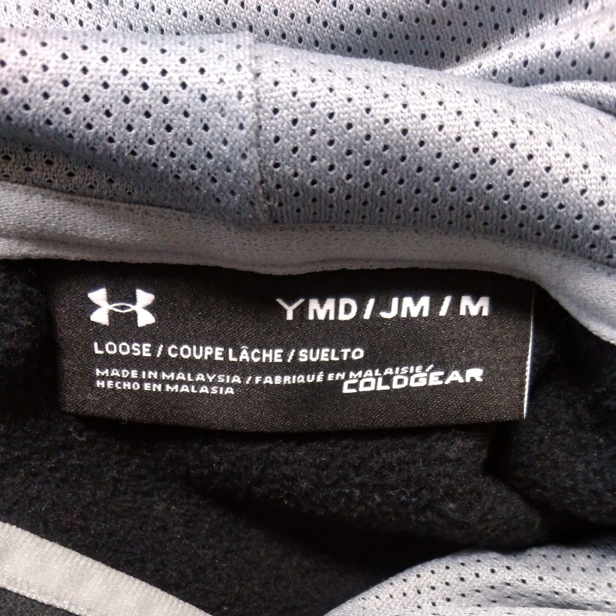★☆UNDER ARMOUR　パーカー　130～140☆★