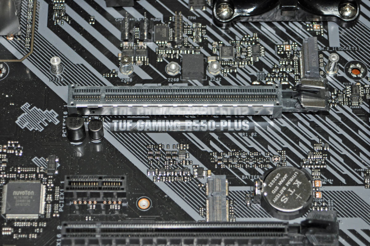 ASUS TUF GAMING B550-PLUS AMD B550 搭載 BIOS 更新済 Ryzen 3000 5000 対応 AM4 高機能 ゲーミング ATX マザーボード 動作品_画像2