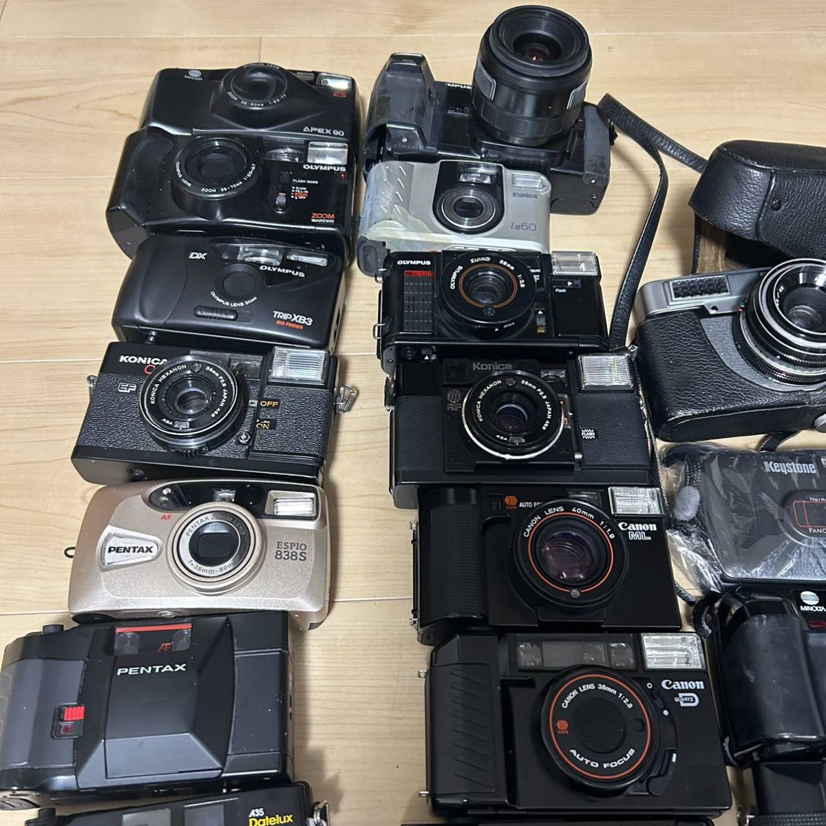 大量34台　フィルムカメラ　まとめ売り　ジャンク　Canon OLYMPUS MINOLTA PENTAX Nikon Konica YASHICA electro mini t Autoboy ESPIO_画像3