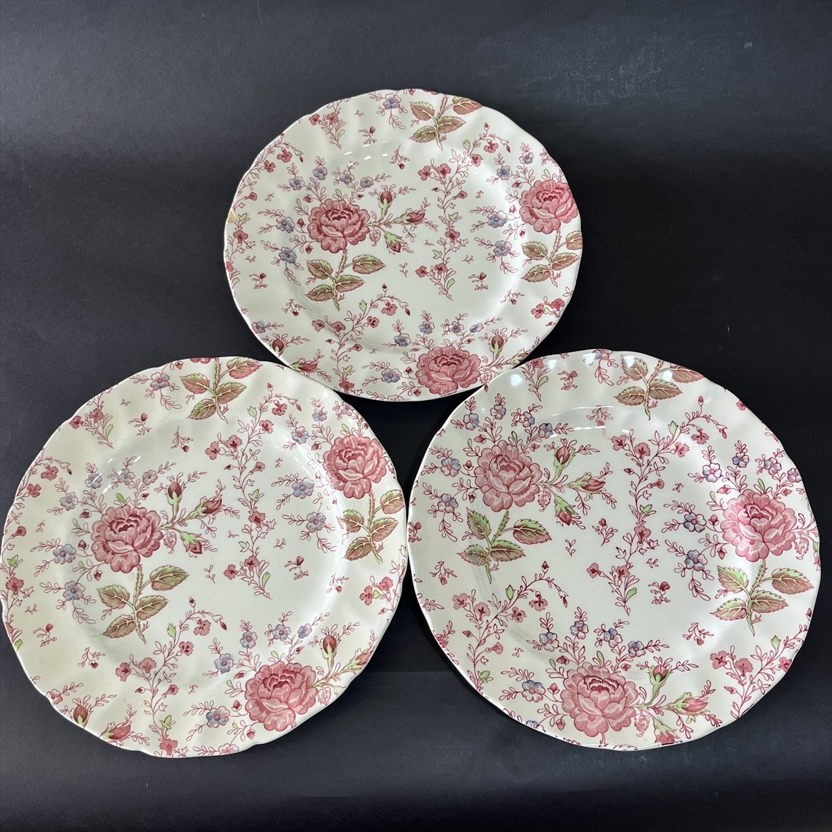 ◆ ヴィンテージ イギリス製 Johnson brothers ジョンソンブラザーズ ROSE CHINTZ ローズチンツ プレート 皿 3枚セット 直径25㎝ ◆_画像1