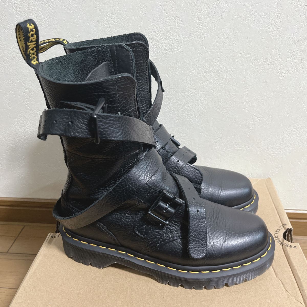 Dr Martens ドクターマーチン BEVAN BUCKLE STRAP BOOT ビー Dr Martens ドクターマーチン BEVAN BUCKLE STRAP BOOT ビー