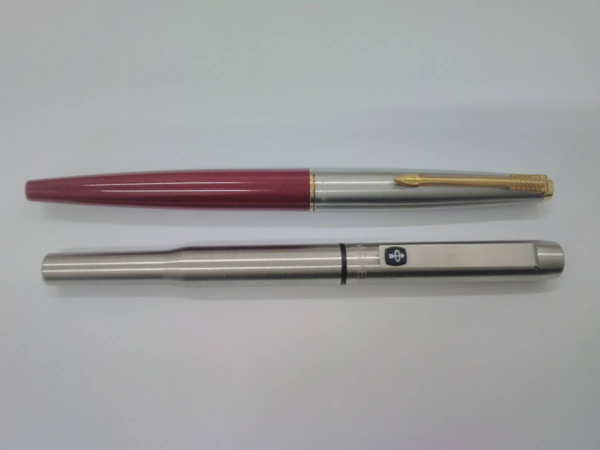 USED品 PARKER パーカー 万年筆 2本セット シルバーカラー×黒 ゴールドカラー×ワインレッド 現状品_画像2