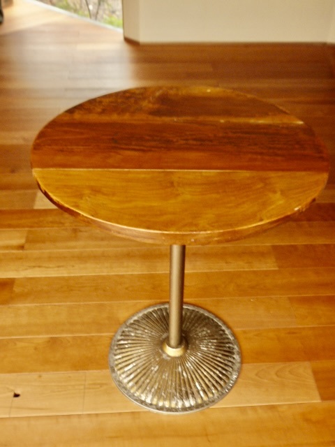 天板径60cmの小ぶりなラウンドテーブル カフェテーブル アンティーク丸テーブル 1117の画像2