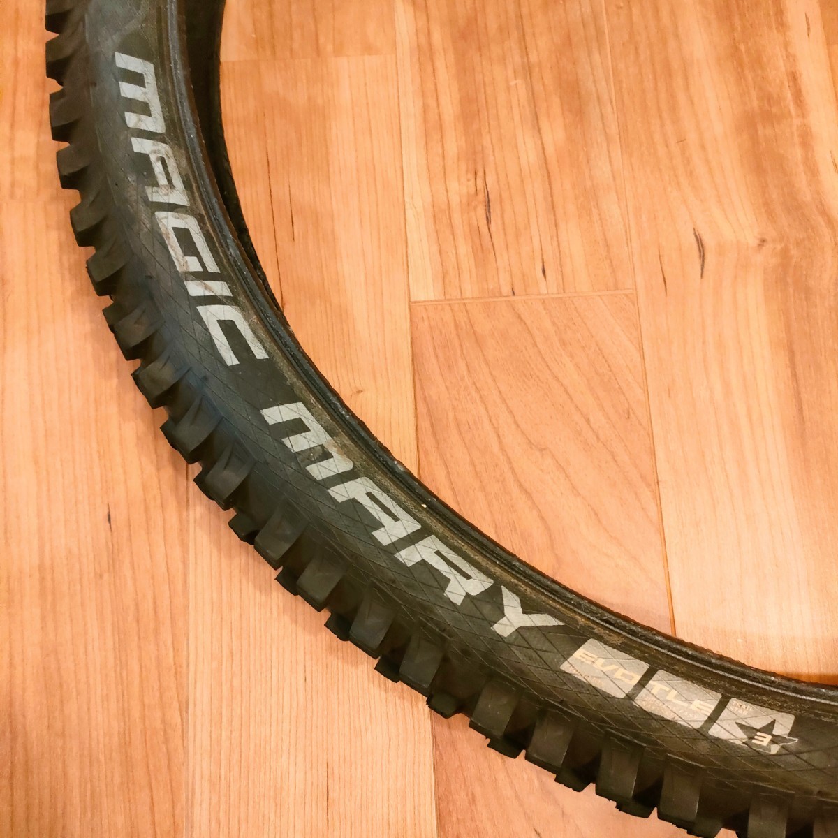 ■シュワルベ マジックマリー SCHWALBE MAGIC MARY 26×2.35 ペアー中古_画像3