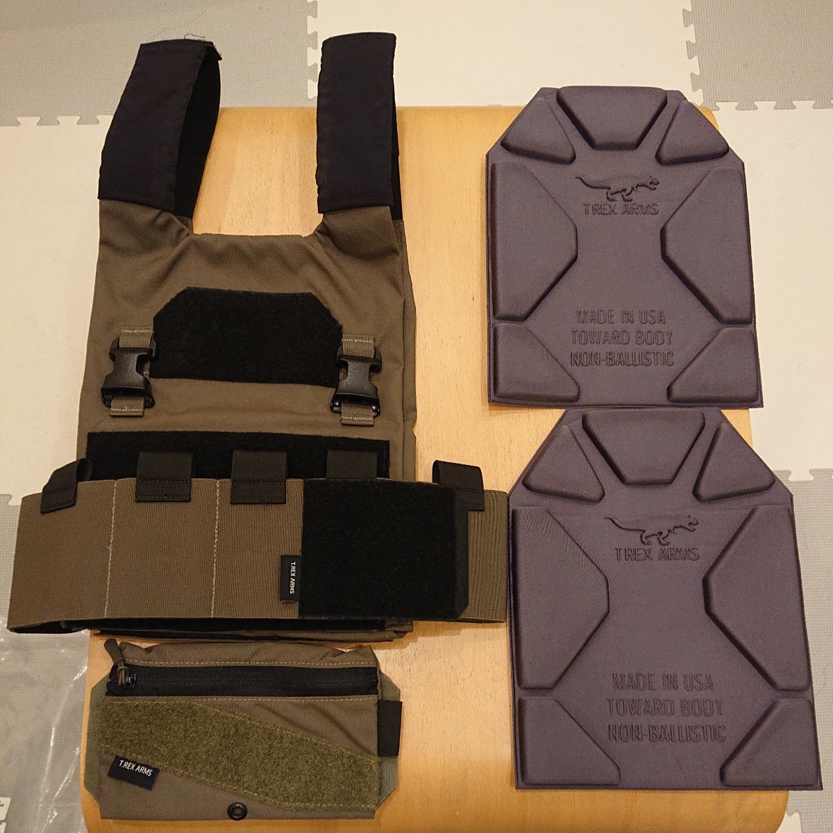 実物 T REX ARMS AC1 プレートキャリア Mサイズ と SlimGP 実物 T REX ARMS AC1 プレートキャリア Mサイズ と SlimGP