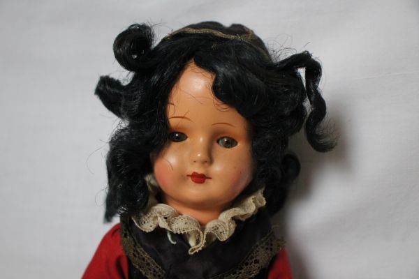 ベルギー アンティーク 古いスリーピングアイのお人形 黒髪 赤いワンピース 美品_海外からの発送です 送料にご注意ください