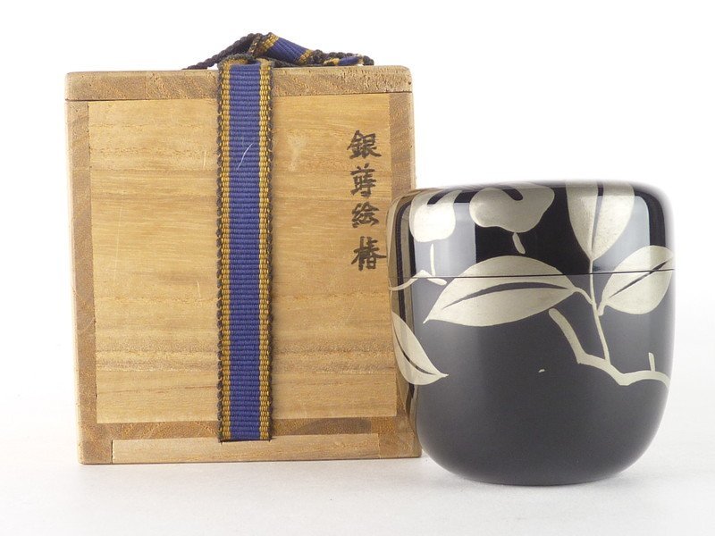 【都屋】19　黒塗 銀蒔絵 椿 棗 高さ 約6.5cm 幅 約6.5cm 木製 香合 茶碗 茶道具_画像9