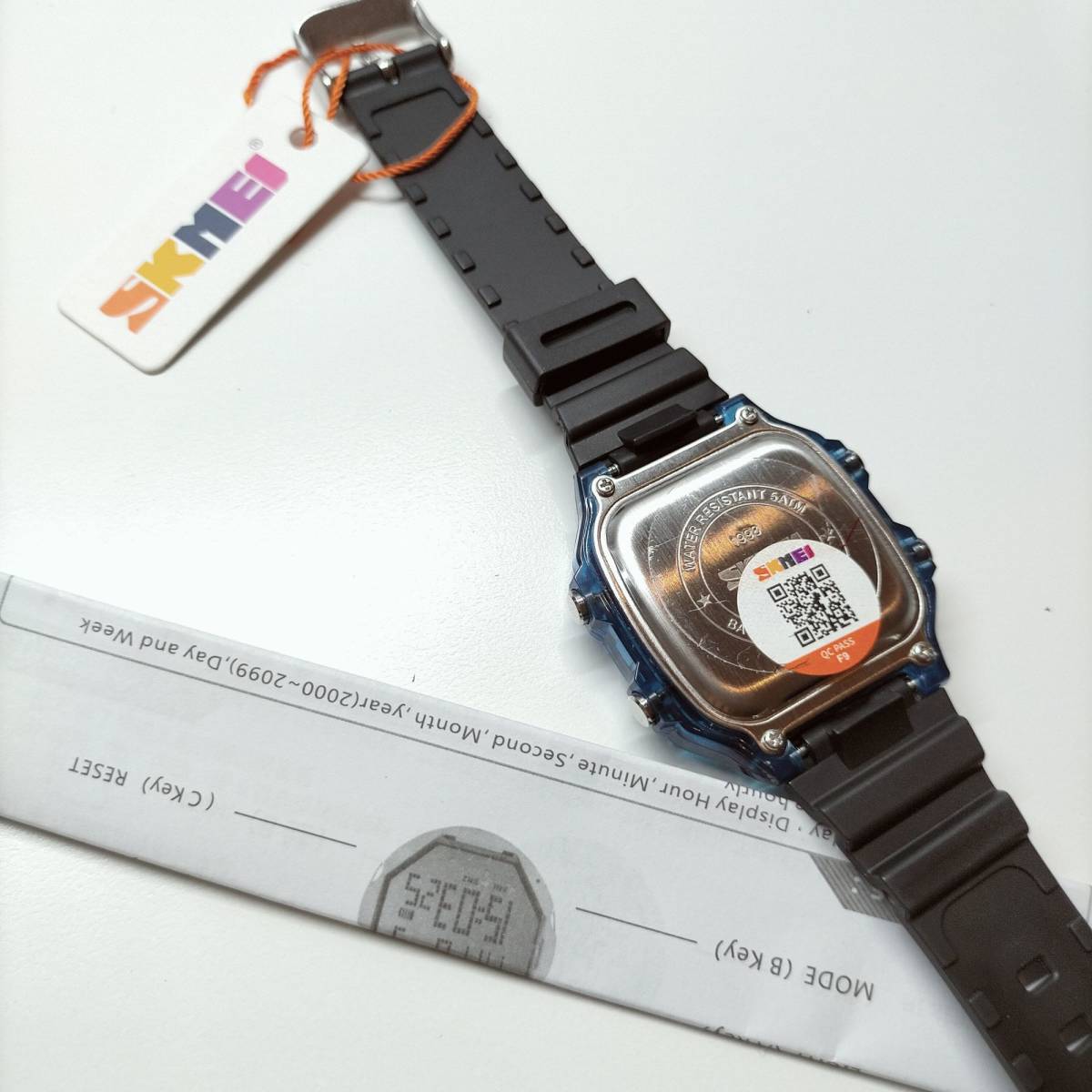 50m防水 デジタル腕時計 ダイバーズ スポーツ スケルトン透明ブルー青 水色 CASIOカシオチプカシAE-1200WHではありません_画像3