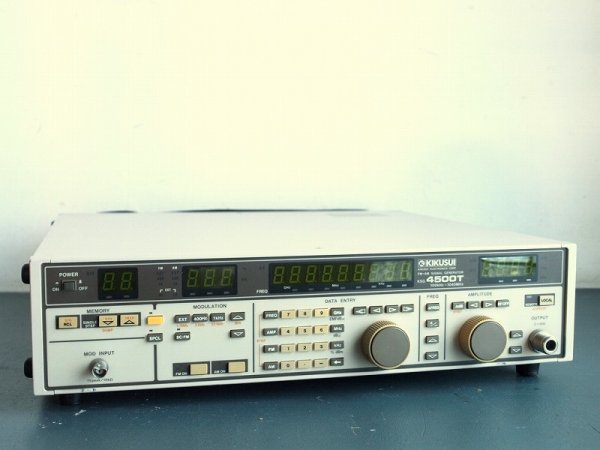 KIKUSUI FM-AM SIGNAL GENERATOR KSG 4500T　標準信号発生器　受信測定器　菊水　シグナルジェネレーター　FM-AM　SIGNAL GENERATOR A37_画像1