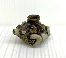 ★ 87618 タイ 宋胡録 褐色蛙形 5 x 6 x 3.5cm 東南アジア 展示品 ★*_画像1