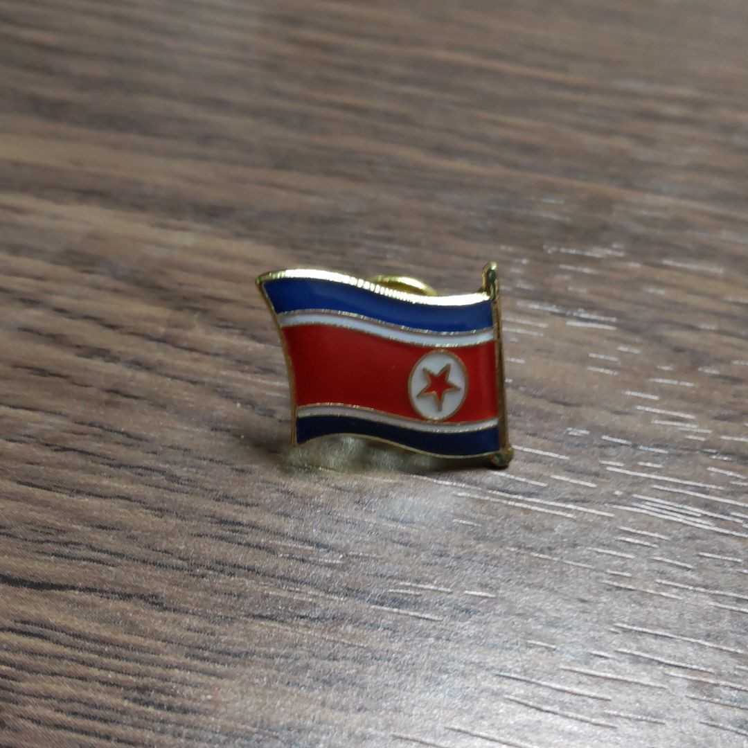 北朝鮮のピンバッジ_画像1