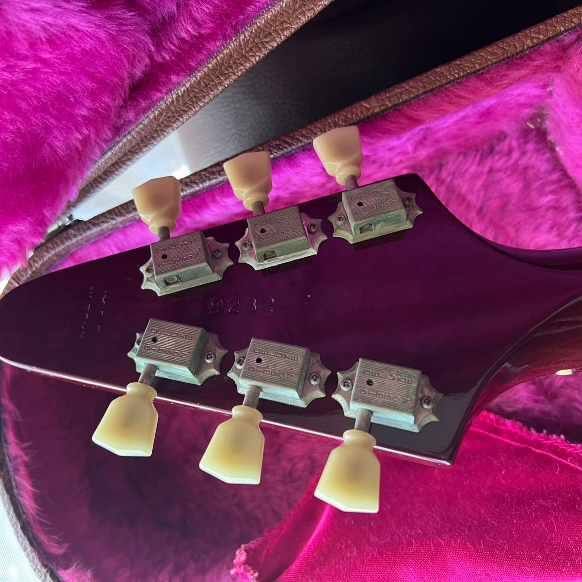 最高級 1994年製 Gibson Flying V 67 ハードケース付属 ワイン 最高級 1994年製 Gibson Flying V 67 ハードケース付属 ワイン