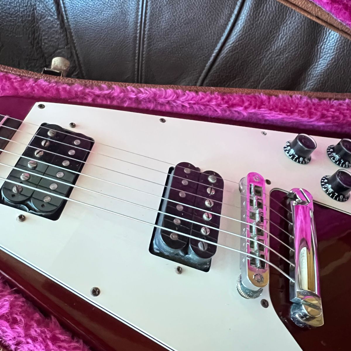 最高級 1994年製 Gibson Flying V 67 ハードケース付属 ワイン 最高級 1994年製 Gibson Flying V 67 ハードケース付属 ワイン