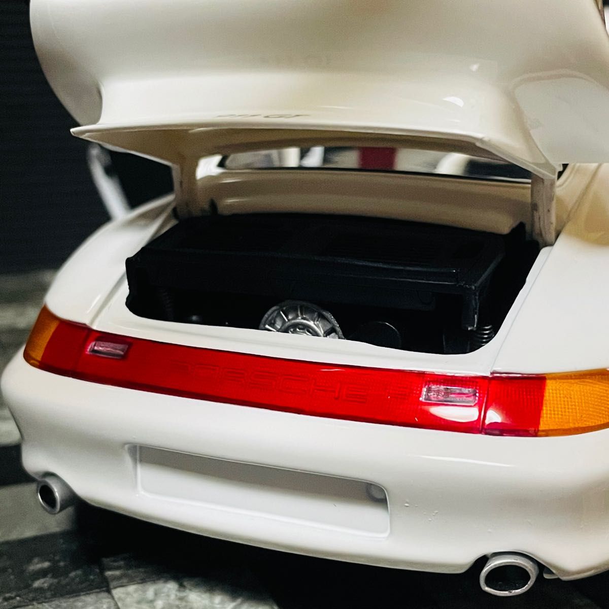カスタム品 1/18 UT ポルシェ 911 (993) GT2 Evo|Yahoo!フリマ カスタム品 1/18 UT ポルシェ 911 (993) GT2 Evo|Yahoo!フリマ