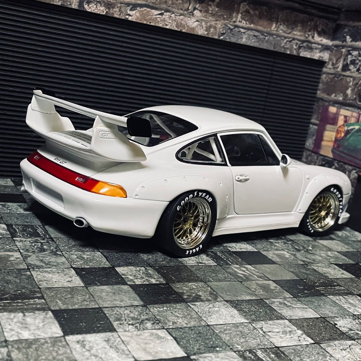 カスタム品 1/18 UT ポルシェ 911 (993) GT2 Evo|Yahoo!フリマ カスタム品 1/18 UT ポルシェ 911 (993) GT2 Evo|Yahoo!フリマ