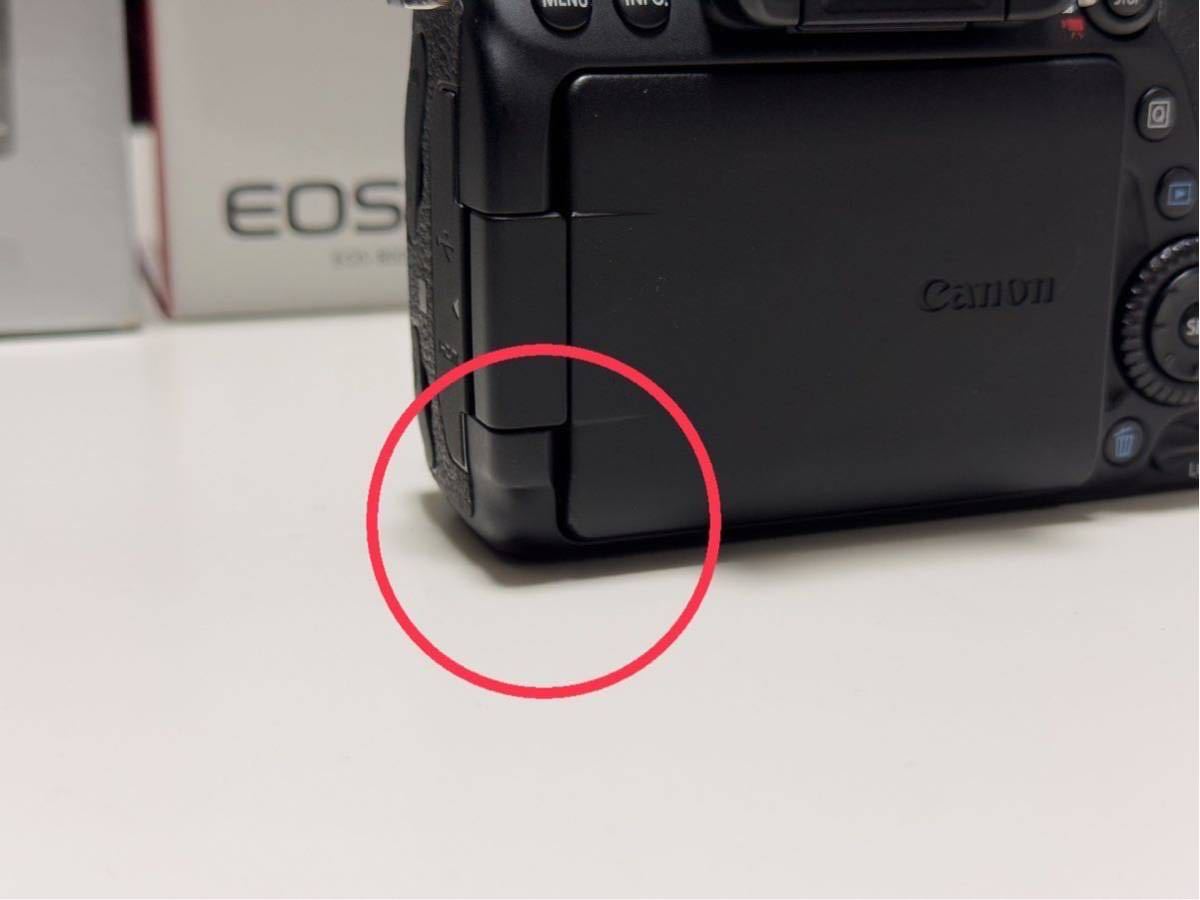 Canon EOS 80D ボディのみ_モニターとボディの角に小傷があります