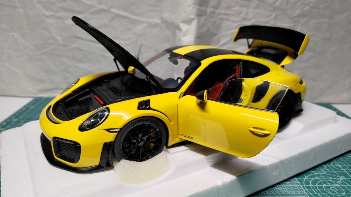 オートアート　1/18　ポルシェ 911 GT2 RS レーシングイエロー　AUTOart PORSCHE_画像6