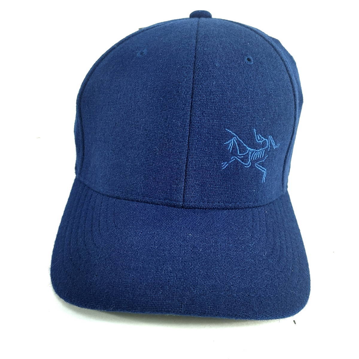 新品◆ARC'TERYX◆ストレッチ FLEXFIT Wool Ball Cap ウールボール キャップ L/XLサイズ 青◆アークテリクス 帽子 ロゴ刺繍 20138◆J745_画像2