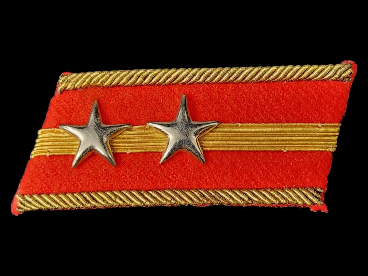 日本軍 軍服 陸軍少尉 三式 襟章 当時物 詳細不明 実物 昭和18年 陸軍中尉三式襟章 偕行社製共箱付き 階級章 大