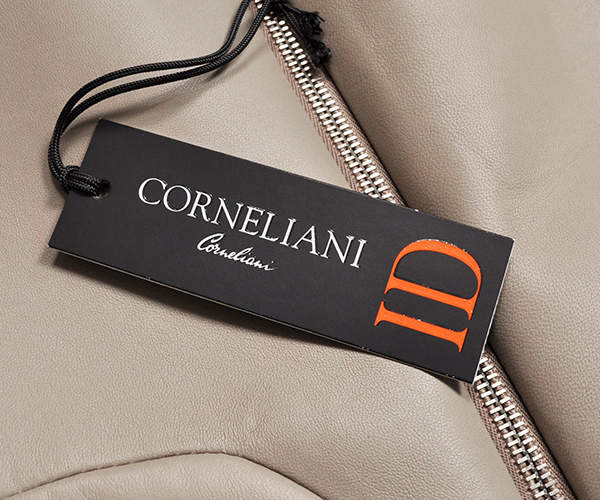 全新定期252,000 CORNELIANI ID Corneliani感閃耀閃亮時尚皮革寬鬆上衣（50“L尺寸相當於”）米色意大利男士 原文:新品正規25.2万CORNELIANI ID コルネリアーニ センスが光る装い お洒落なレザーブルゾン (50「Lサイズ相当」) ベージュ イタリア製 メンズ