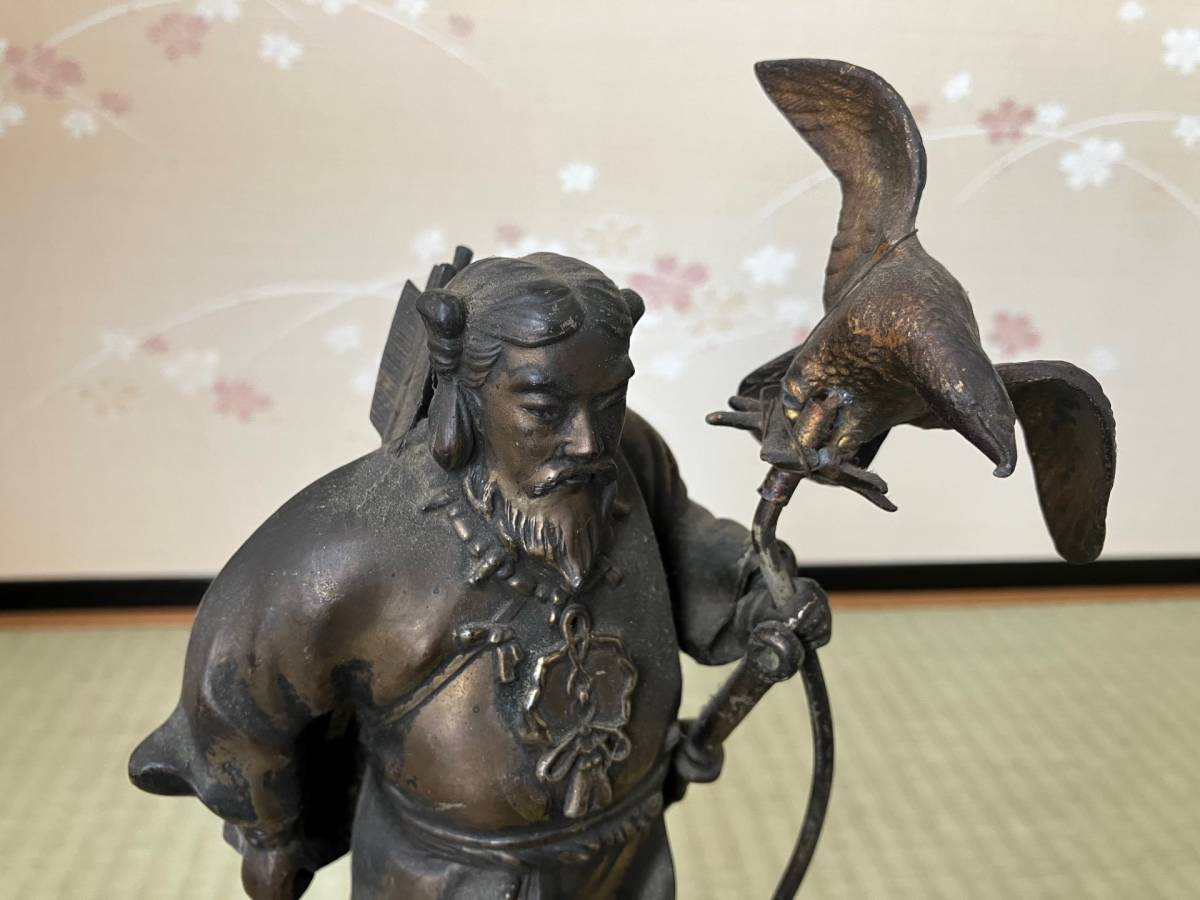 神武天皇 金鵄 立像 ブロンズ像 ジャンク品 手が取れてます オブジェ インテリア 骨董 ※商品詳細を確認下さい！ _画像3