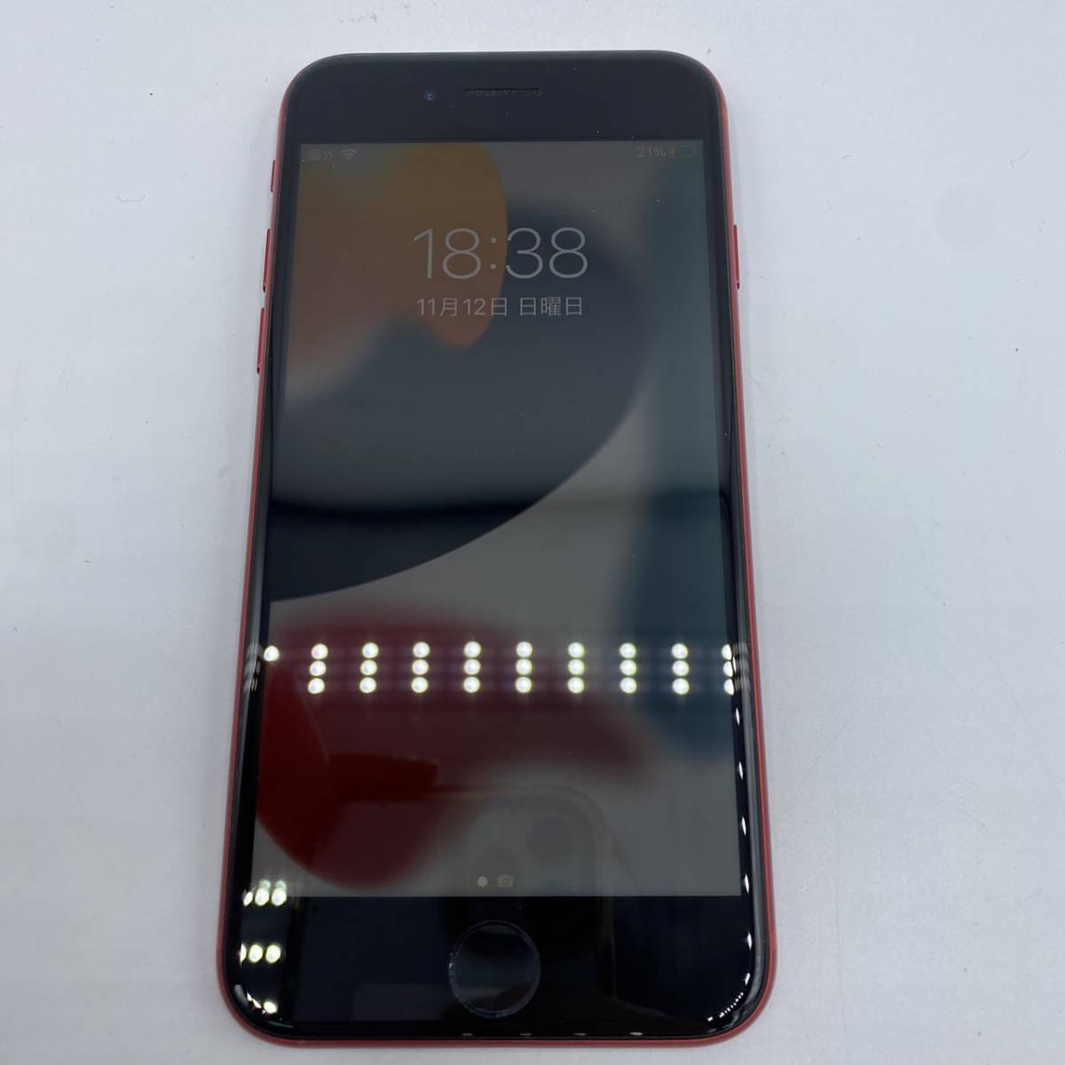 #10451　iPhone8　アイフォン　アップル　Apple　MRRY2J/A　バッテリー最大容量89%　右下キズ有　キャリアdocomo　利用制限○　　_画像2