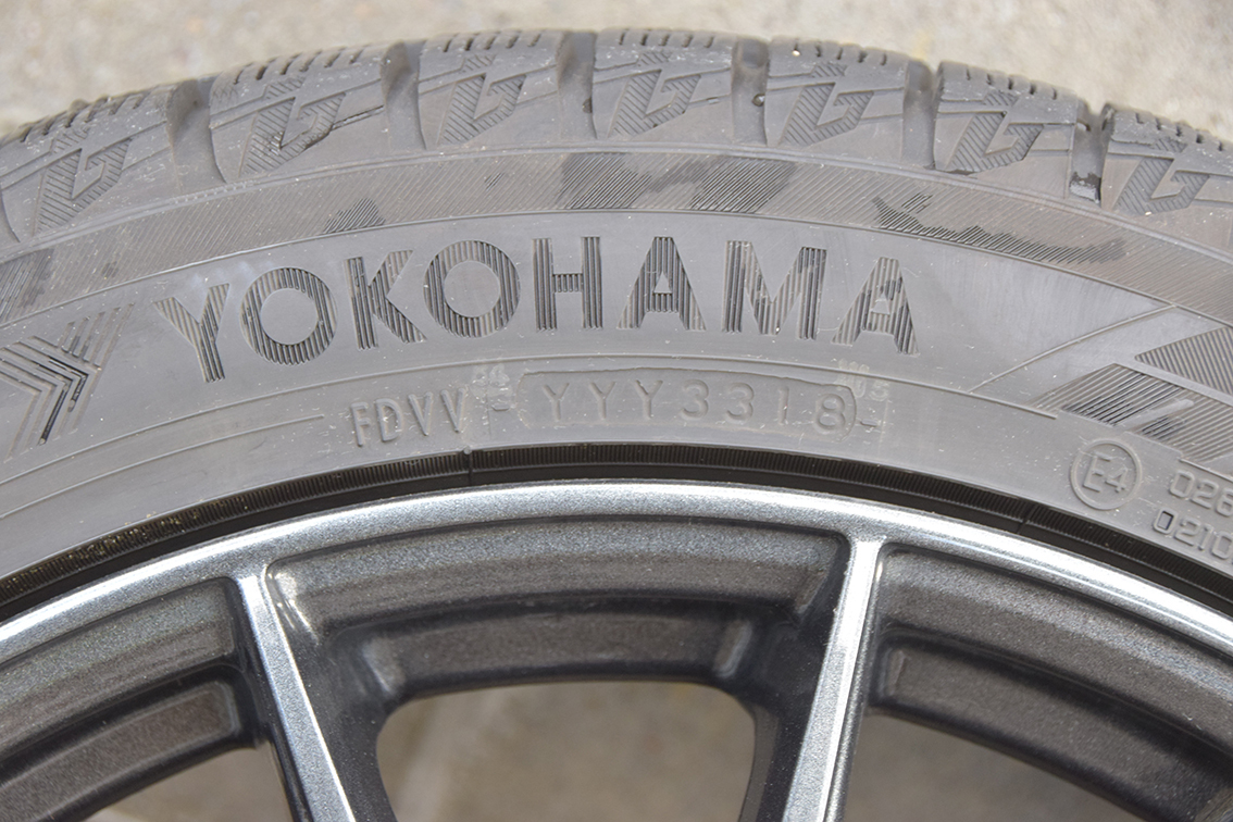 レクサス RC300h 用 スタッドレスタイヤ+アルミホイール　4本セット 235/45R18 PCD114.3 5穴 ハブ60 中古美品　_画像9