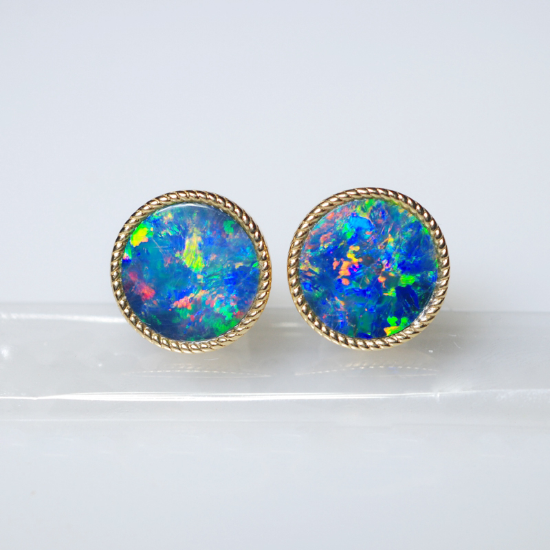 K18YG yellow gold black opal opal round circle . red . light earrings stud earrings light blue red blue 18 gold 18k