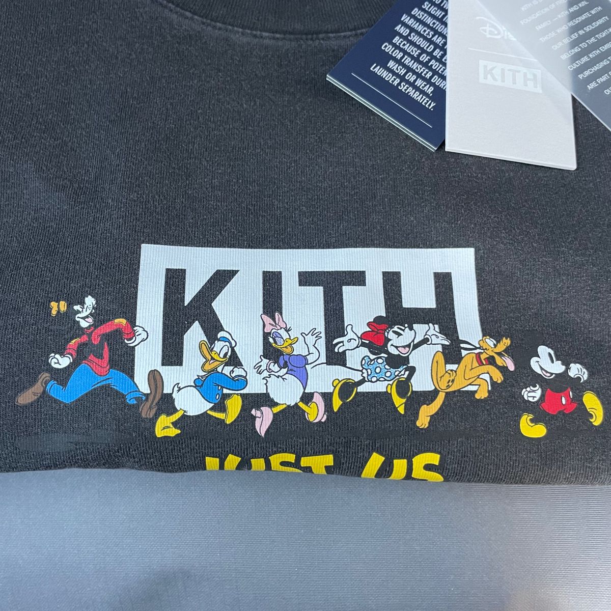 Disney Kith for Mickey Friends Family Portrait Vintage Tee ディズニー