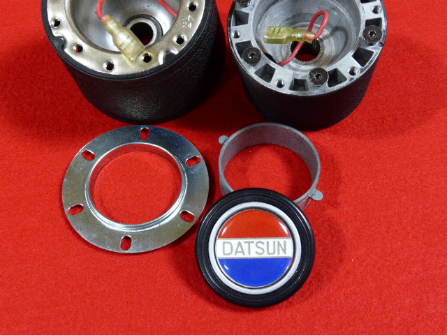 然後DATSUN Horn Button Nissan Old Car Boss Datsan S 30 Ken Meri Hakosuka Laurel Fairlady Z Sunny Blue Bird 510 310 130 Z 原文:当時物 DATSUN ホーンボタン 日産 旧車 ボス ダットサン S30 ケンメリ ハコスカ ローレル フェアレディZ サニー ブルーバード 510 310 130Z