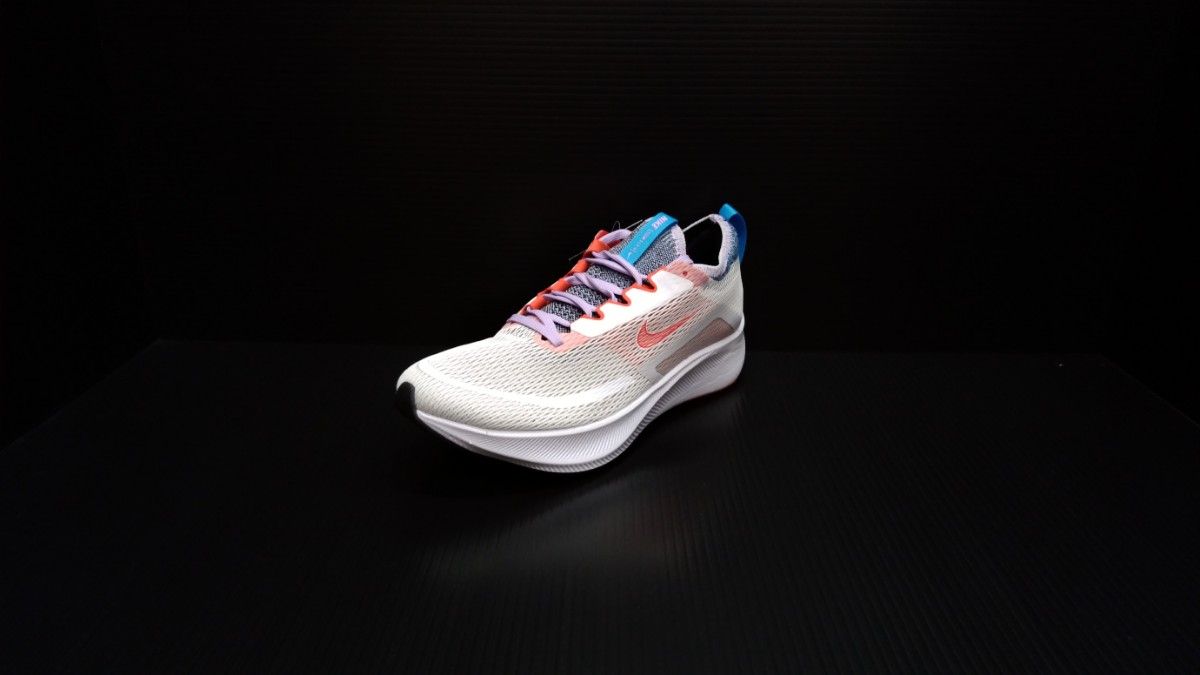 240 未使用品 WMNS NIKE ZOOM FLY 4 CT2401 100