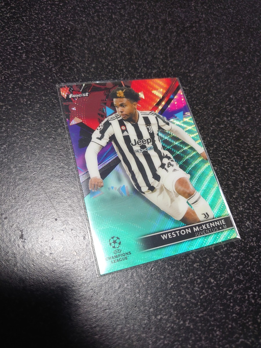 【75枚限定】2022 Topps Finest UEFA Club Competitions WESTON McKENNIE ユベントス_画像1