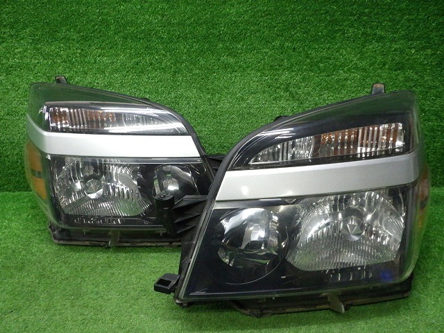 トヨタ　AZR60/65　ヴォクシー　後期　ヘッドライト　左右　HID　28-183　231111032_画像1