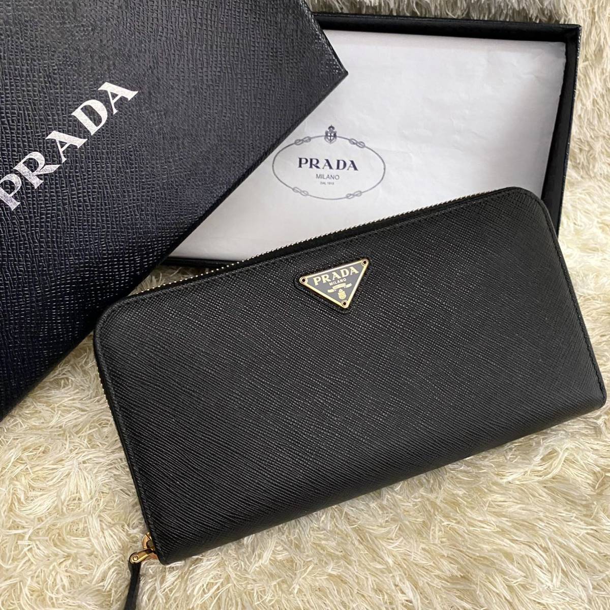 極美品 PRADA プラダ サフィアーノ ラウンドファスナー 財布