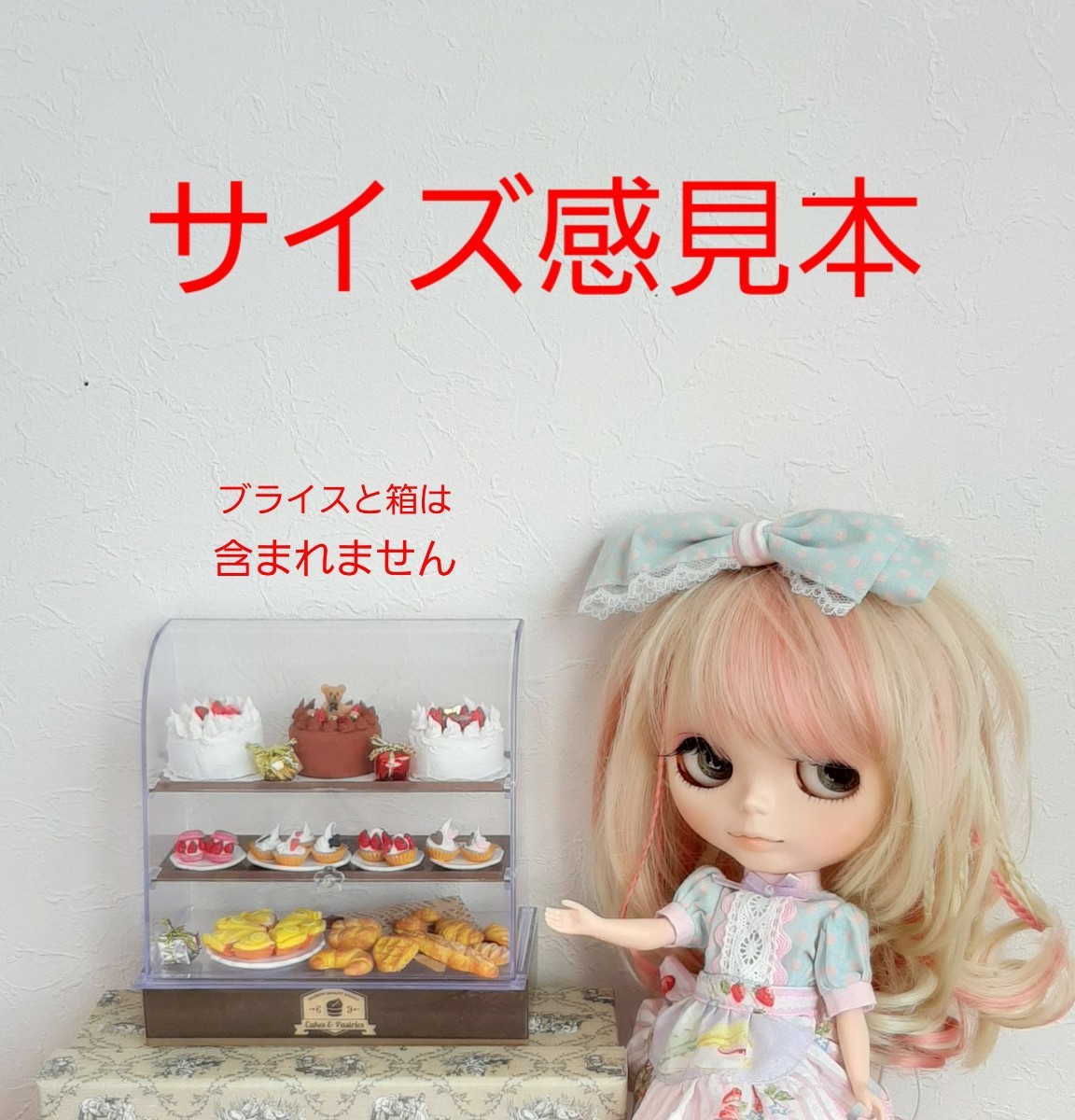 ハンドメイド ミニチュア ケーキ屋さんのショーケース ドールハウス ミニチュアスイーツ ミニチュアフード ドール撮影に キャップケーキ_画像5