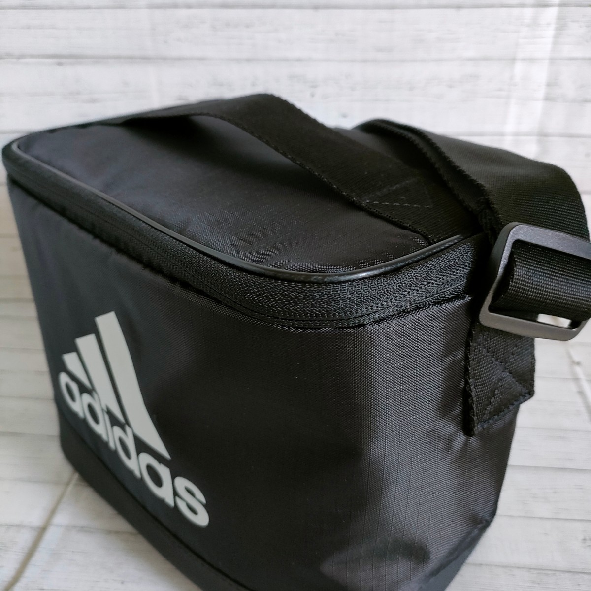 【ブラック】adidas　アディダス　5L 保冷バッグ　新品　タグ付き　ランチバック　サッカー　テニス　野球　部活　スポーツ　アウトドア_画像5