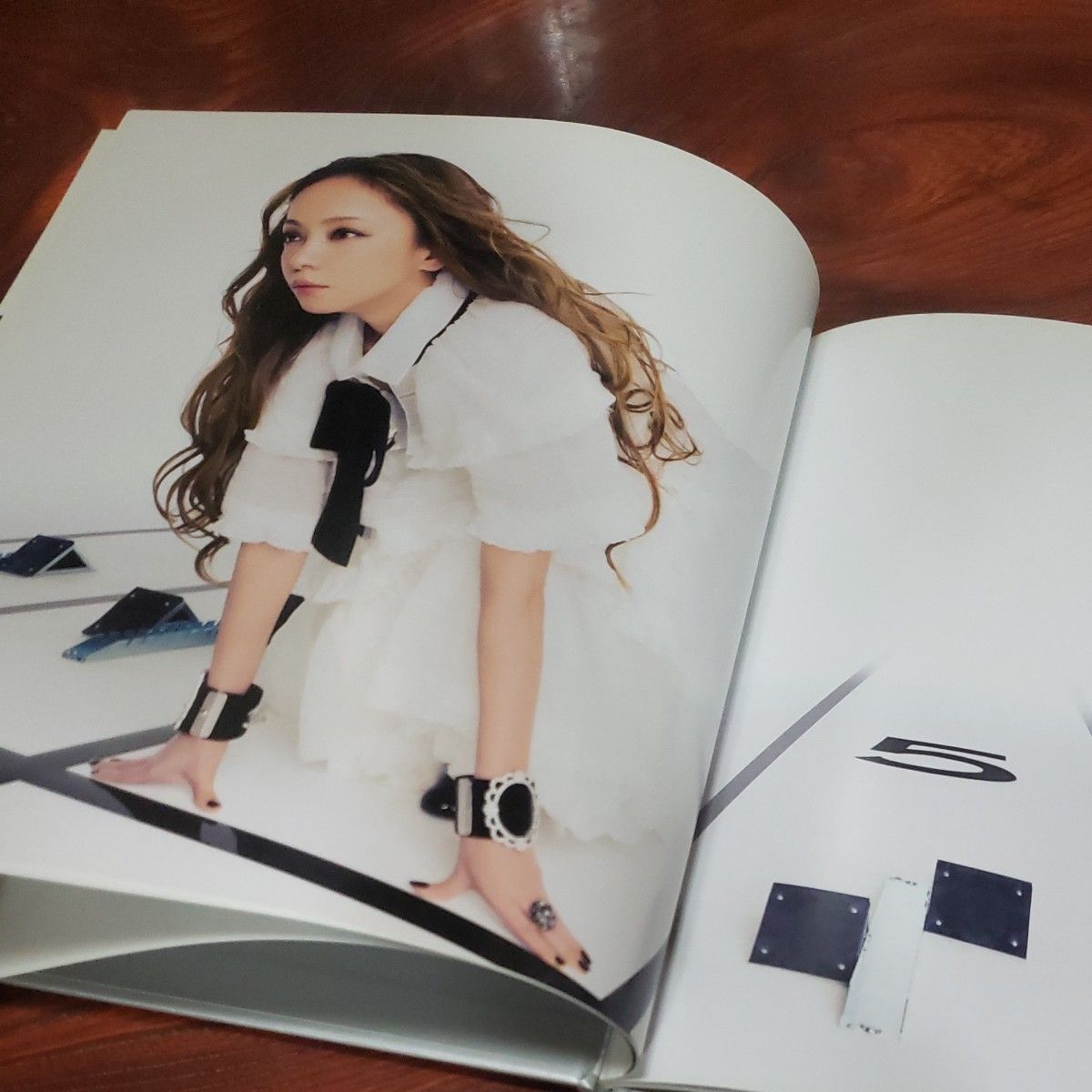 全国送料無料・イイ店 安室奈美恵 レア｜Yahoo!フリマ（旧 パンフレット写真集 50/50 女性タレント