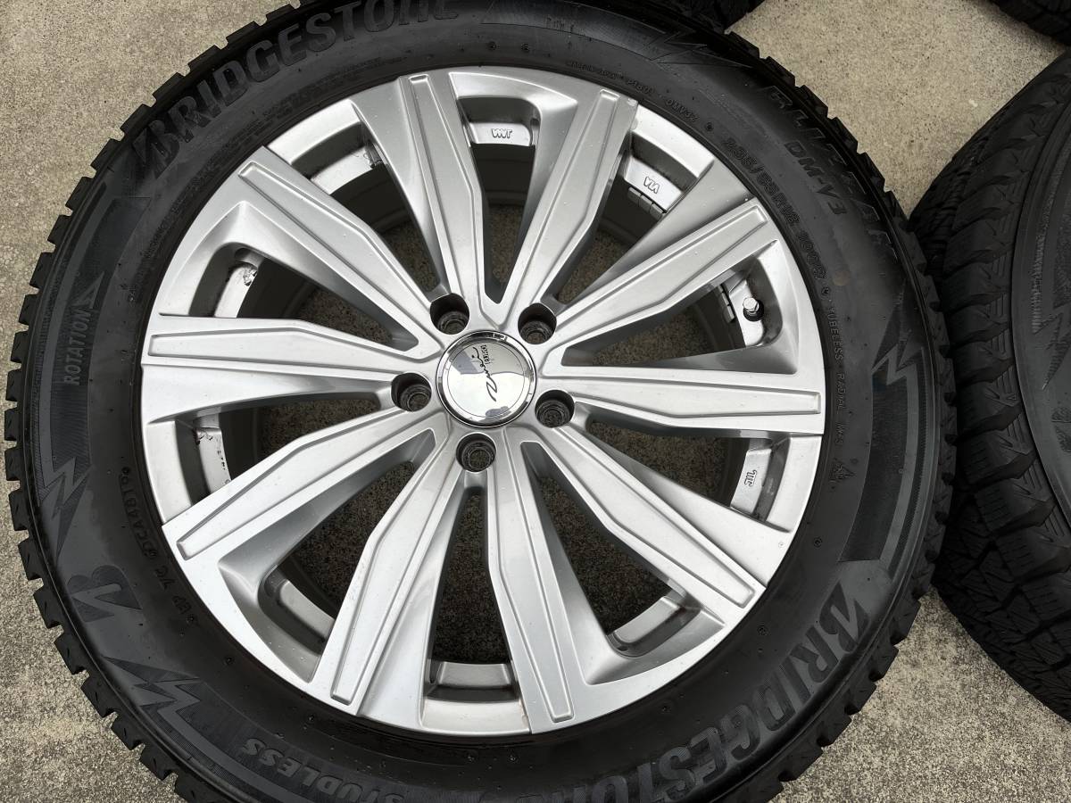 メルセデスベンツGLA　 現行 H247　ブリザックDM-V3 235/55R18　2019年製造 4本中古品　 美品　倉庫保管_画像2