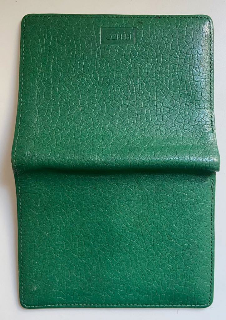 B3J122◆ ケンゾー KENZO 本革レザー グリーン色 ロゴ ボタン開閉小銭入れあり 二つ折り財布の画像4