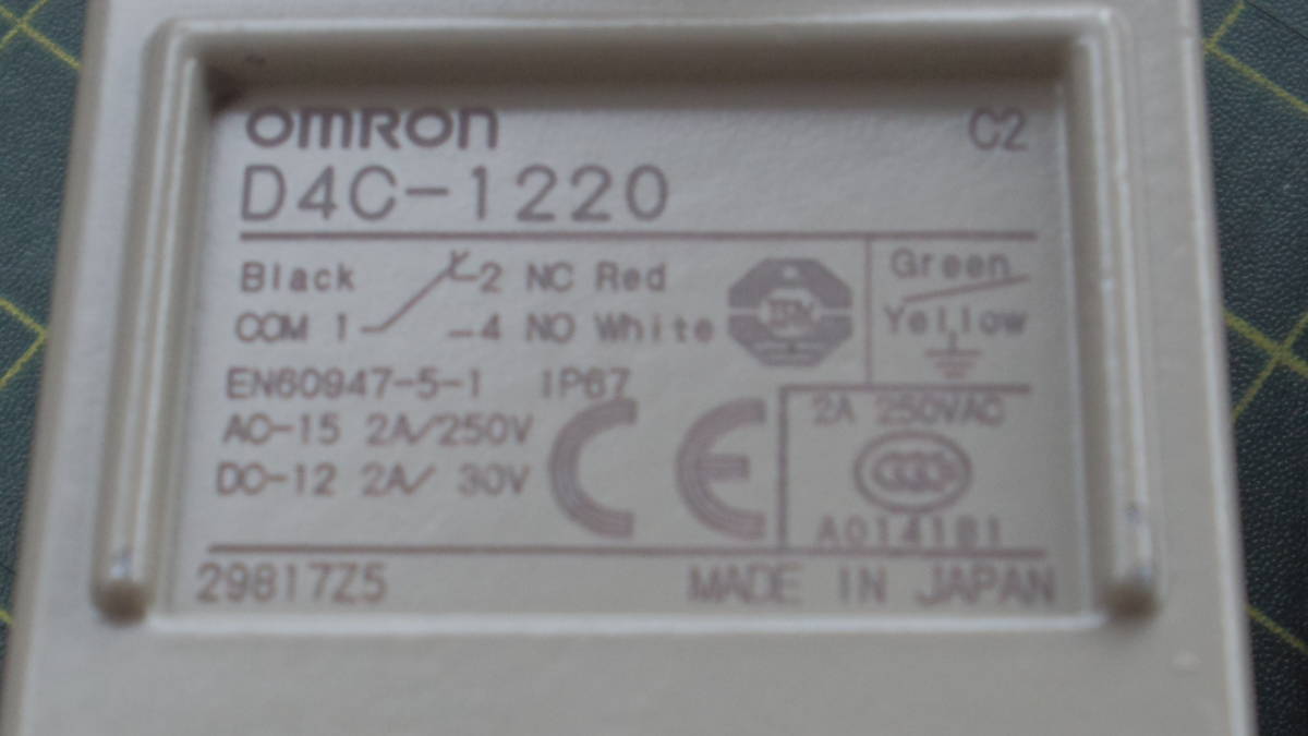 新品 OMRON　オムロン D4C-1220　小形リミットスイッチ_画像4