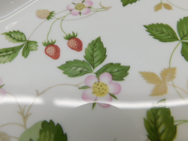 ★上1855 WEDGWOOD WILD STRAWBERRY ウェッジウッド ワイルドストロベリー プレート 皿 大皿 盛り皿 オクタゴナルディッシュ いちご 苺_画像4