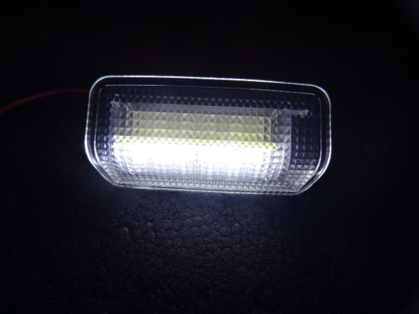 トヨタ　レクサス　日産　インフィニティ　ダイハツ　２色 白点灯/赤点滅 LED　カーテシランプ ドアランプ_画像2