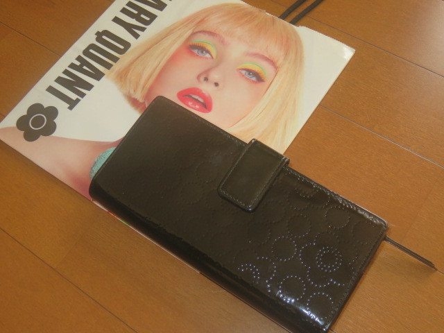 ☆即決☆【MARY QUANT】マリークワント☆エナメル☆デイジー柄★長財布☆_ショップ袋はつきません