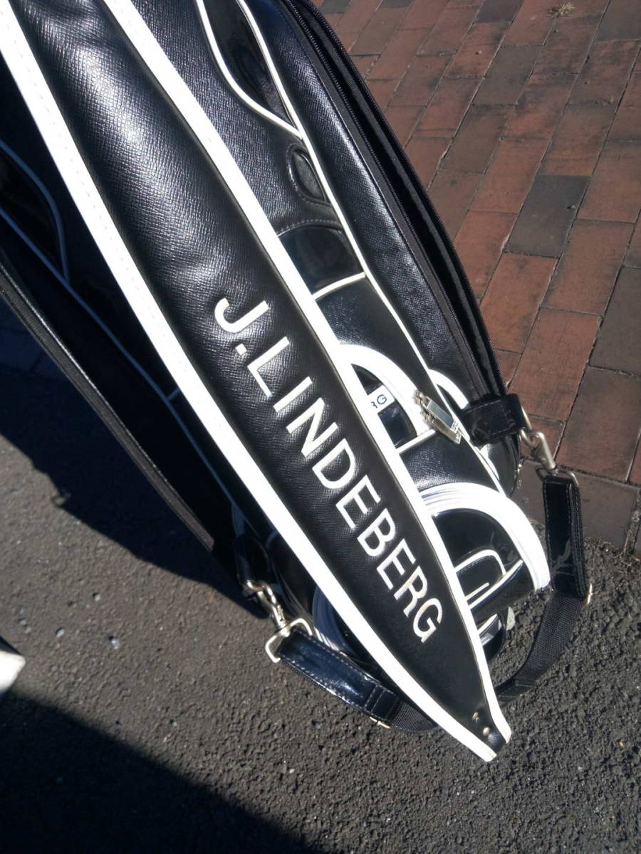 良品　J.LINDEBERG Jリンドバーグ　ゴルフ　3点式オール合成皮革エナメル高級キャディディバッグ　ブラック_画像2