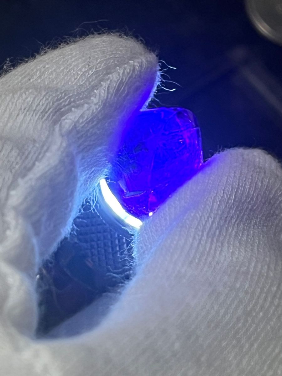 究極極上品..宝石..アメジスト..紫水晶..21.95ct..素晴らしい極上品です..山梨県甲府の一流職人が研磨しました..