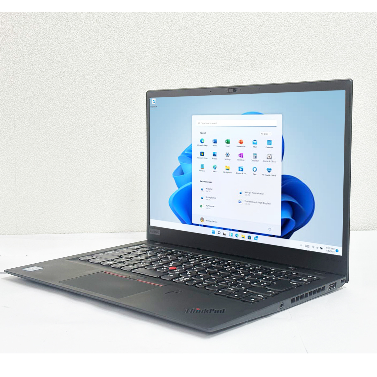 中古美品Lenovo ThinkPad X1 CARBON・Core i5-8250U・メモリ8GB・SSD256GB・カメラ・Type-C・HDMI・Windows 11 Pro・Office 2021・[B165]_画像2