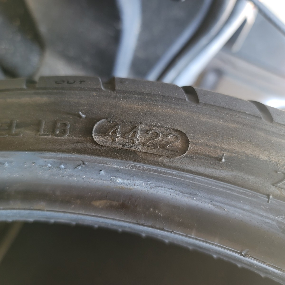 laufenn ラウフェン　Z FIT EQ　225/35r19　8,5～ 9部山　バリ山　肩ベリ少々　パンク無し　ビード傷無し　即決_画像6