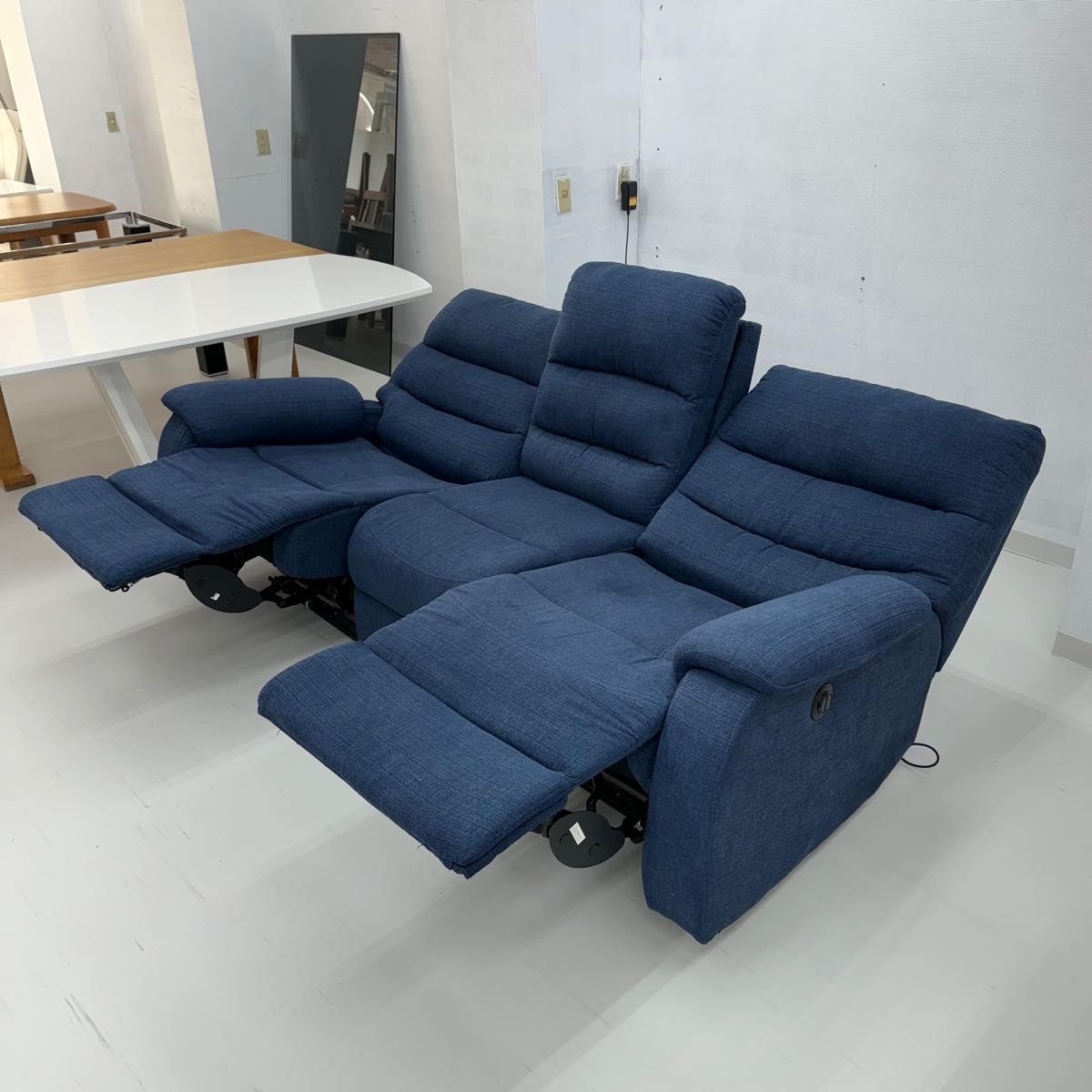 定価119 900円 ニトリ 208cm幅3人掛け電動リクライニングソファ 定価119 900円 ニトリ 208cm幅3人掛け電動リクライニングソファ