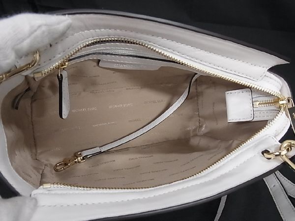 1円 ■美品■ MICHAEL KORS マイケルコース レザー フラワー 花 ワンショルダーバッグ クロスボディ レディース ホワイト系 AV0916_画像5