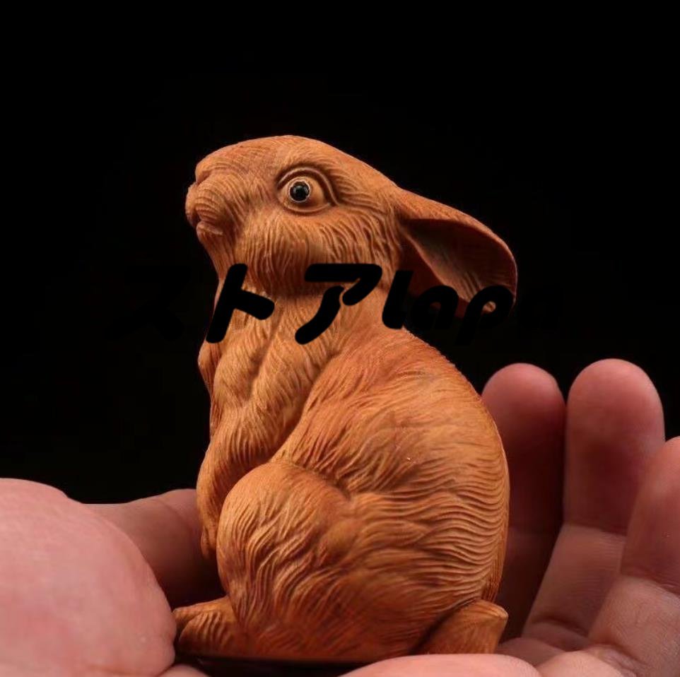 超美品　彫刻工芸品　兎　置物　ウサギの芸術品 q2205